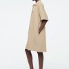 Сукня з контрастним коміром та рукавами пісочного кольору  COS