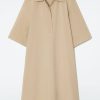 Сукня з контрастним коміром та рукавами пісочного кольору  COS