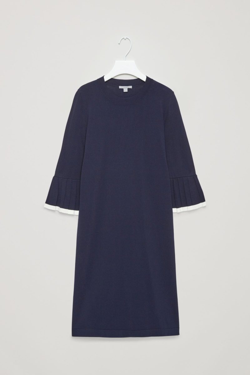 24670 (4) Трикотажна сукня з плісе на рукавах COS