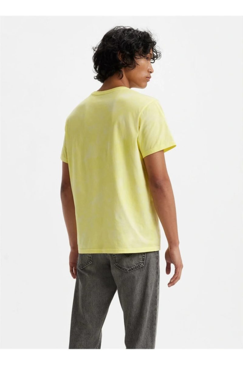 Чоловіча футболка жовтого кольору з вишивкою LEVI'S    LEVI'S