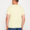 Чоловіча футболка жовтого кольору з логотипом LEVI'S   LEVI'S