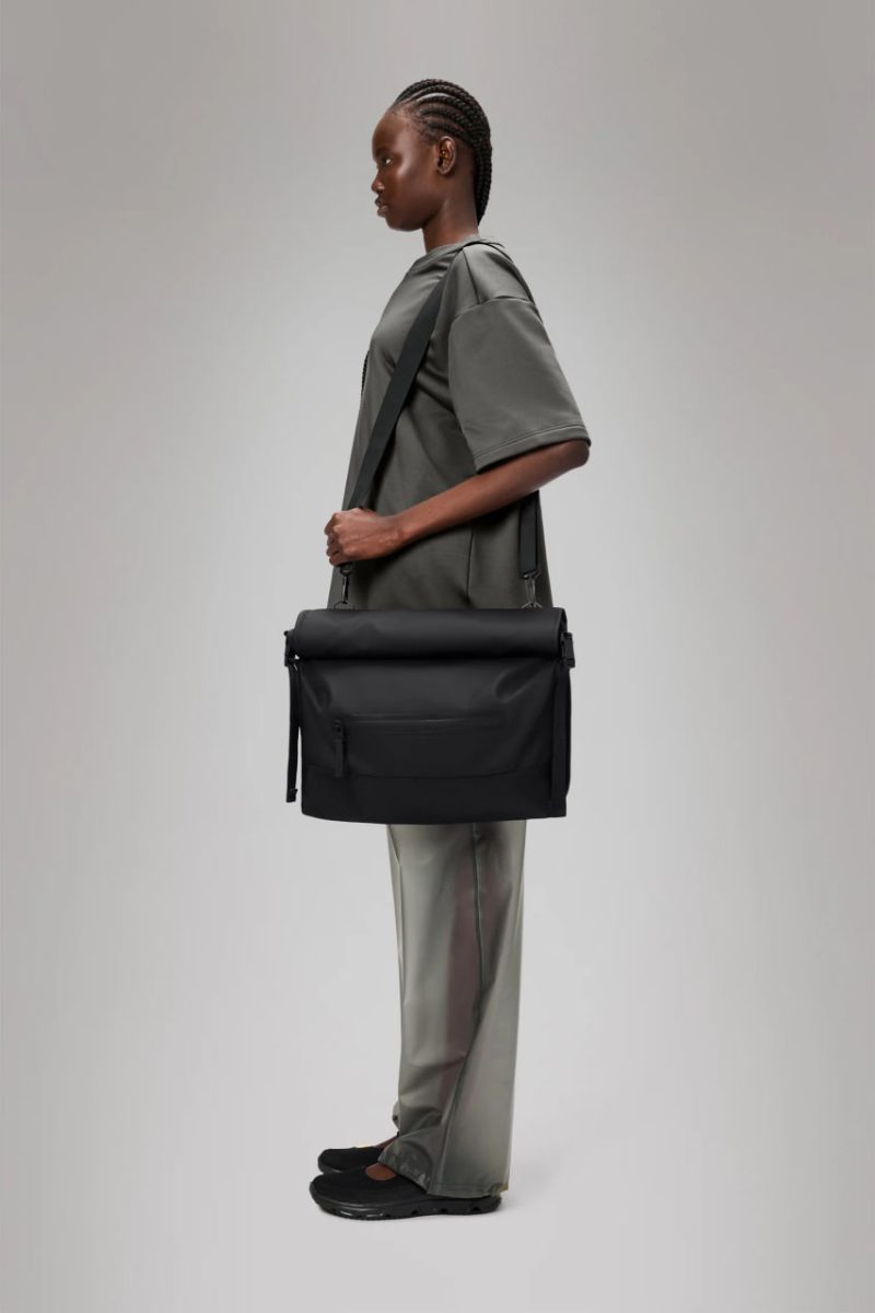 Сумка Rolltop чорного кольору  RAINS