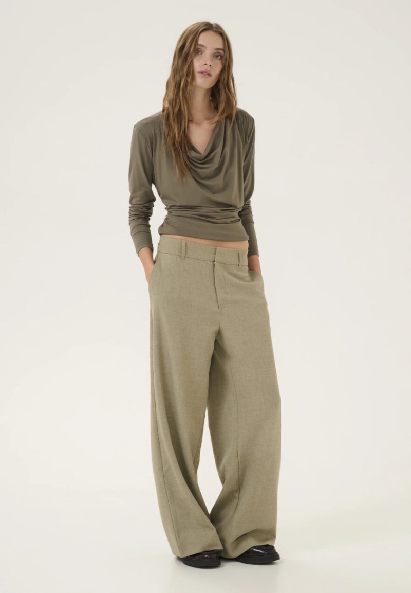 Еластичний лонгслів кольору хакі  my essential wardrobe