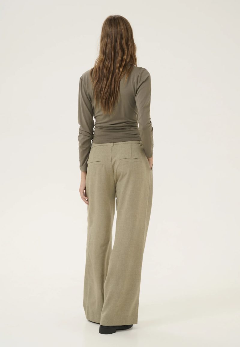 Еластичний лонгслів кольору хакі  my essential wardrobe